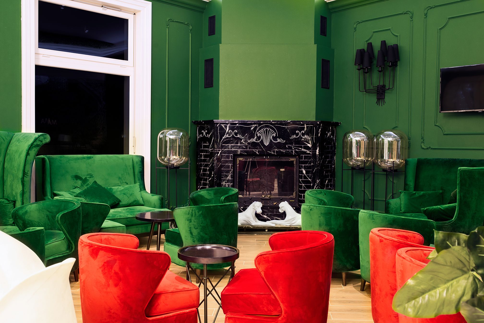 3 bars/lounges, beach bar