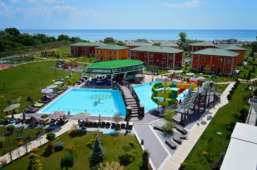 Eco Therma Village - Free Parking & Private Beach & Mineral Pool