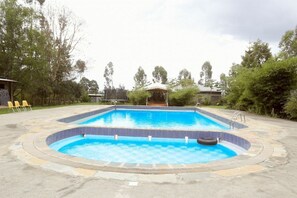 Outdoor pool - Pilgrims Getaway (Nakuru)