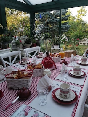 Free daily continental breakfast - Le Frêne Fringant (Sainte-Opportune-la-Mare)