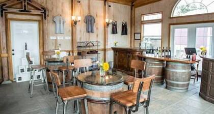 Alpaca Suite at Rellik House. Winery & Alpaca Farm