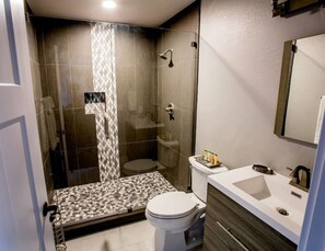 Bathroom - Rellik House. Winery and Alpaca Farm (Central Point)