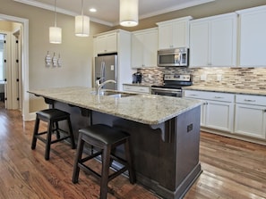 House, Multiple Beds, Non Smoking | Private kitchen | Full-size fridge, microwave, oven, stovetop