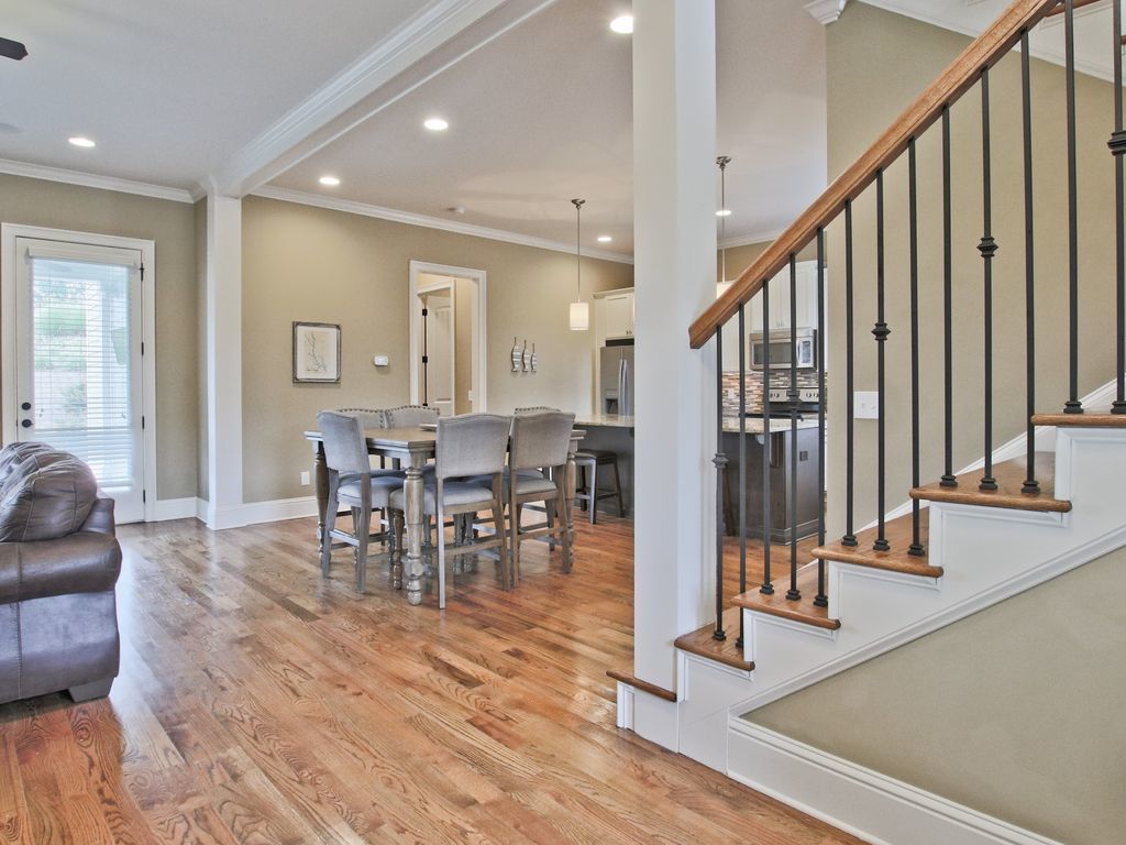 House, Multiple Beds, Non Smoking | Living area | Flat-screen TV