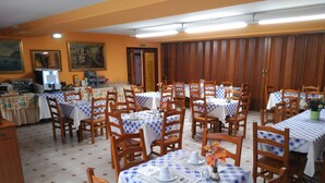 Free daily buffet breakfast - Hotel Vaqueros (Langreo)