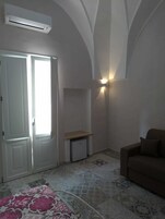 Quarto quádruplo | Escrivaninha, berços grátis, Wi-Fi de cortesia, roupa de cama