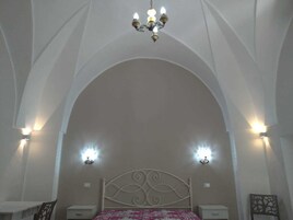 Quarto quádruplo | Escrivaninha, berços grátis, Wi-Fi de cortesia, roupa de cama