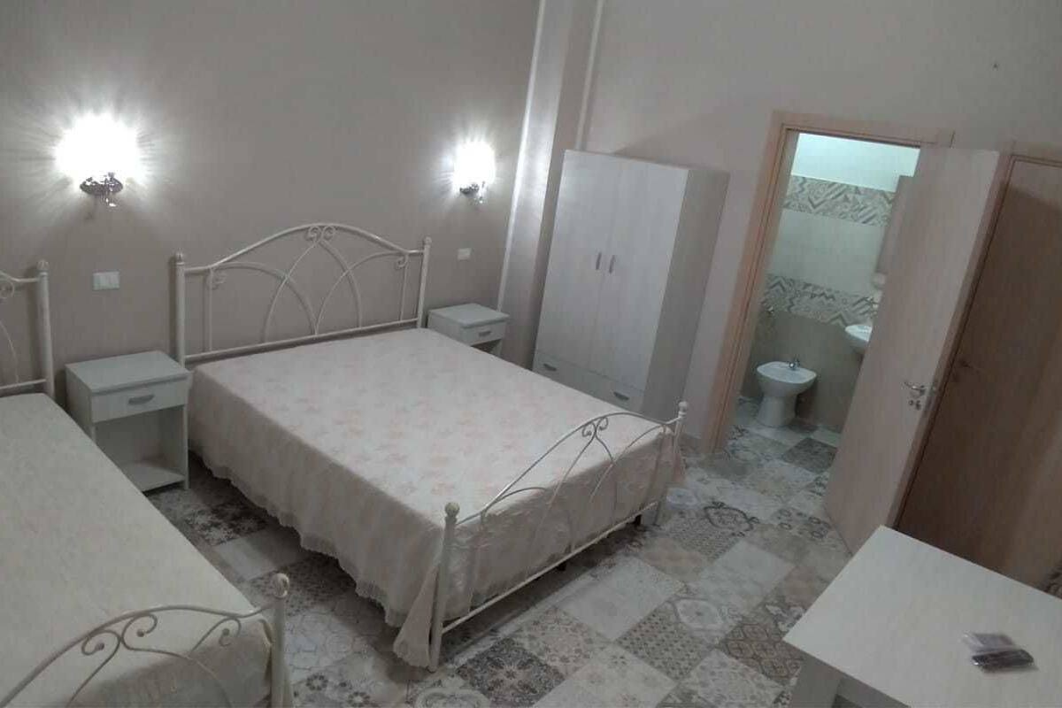 Triple Room, Courtyard View | Desk, cribs (free), WiFi (free), bed sheets