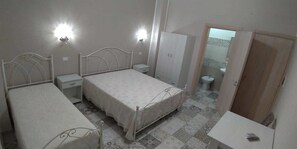 Desk, free cots/infant beds, free WiFi, bed sheets - B&B Nonna Irene (Matino)