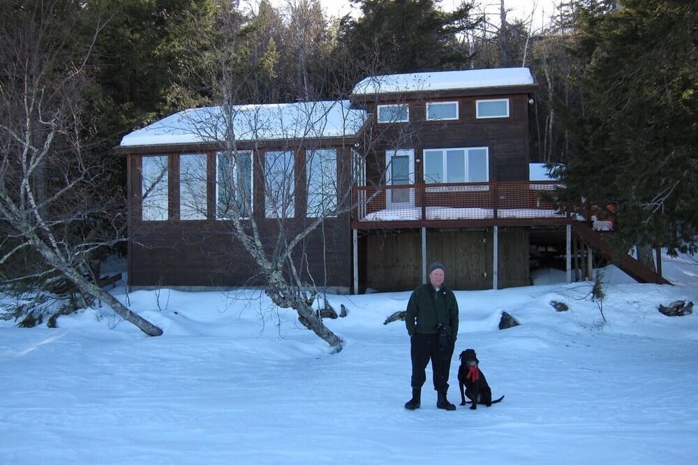 Lake House Wooded Vacation Retreat and Nature Escape