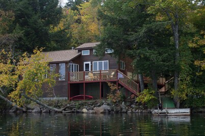 Lake House Wooded Vacation Retreat and Nature Escape