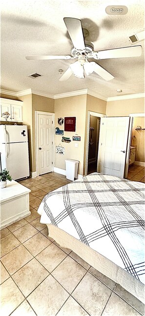 3 bedrooms, iron/ironing board, travel crib, free WiFi