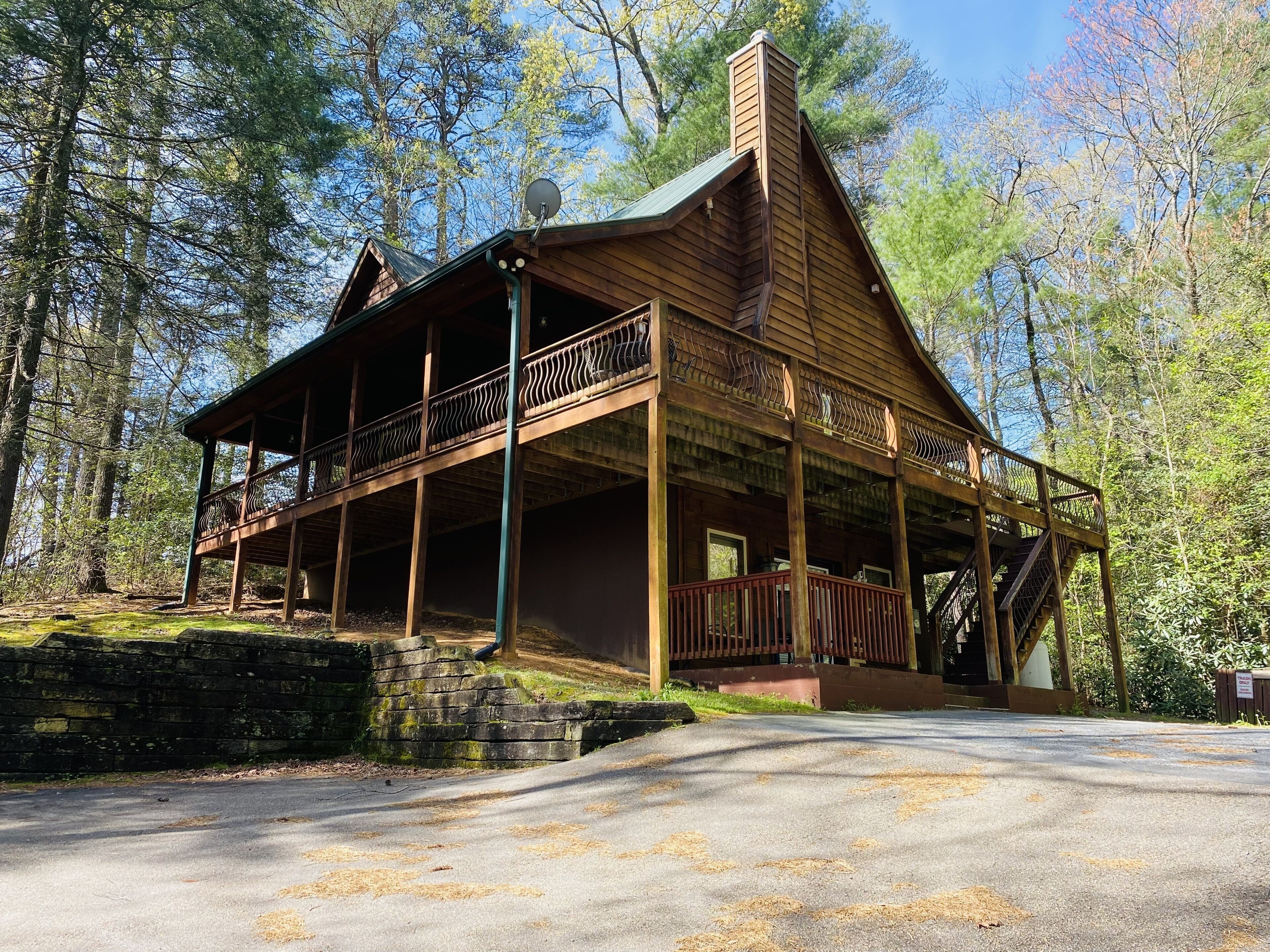 Unwind at Eagles Peak by the Chattahoochee National Forest!