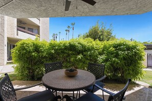 Outdoor dining - Biltmore Fully Updated 2 Bed 2 Bath Condo (Palm Springs)
