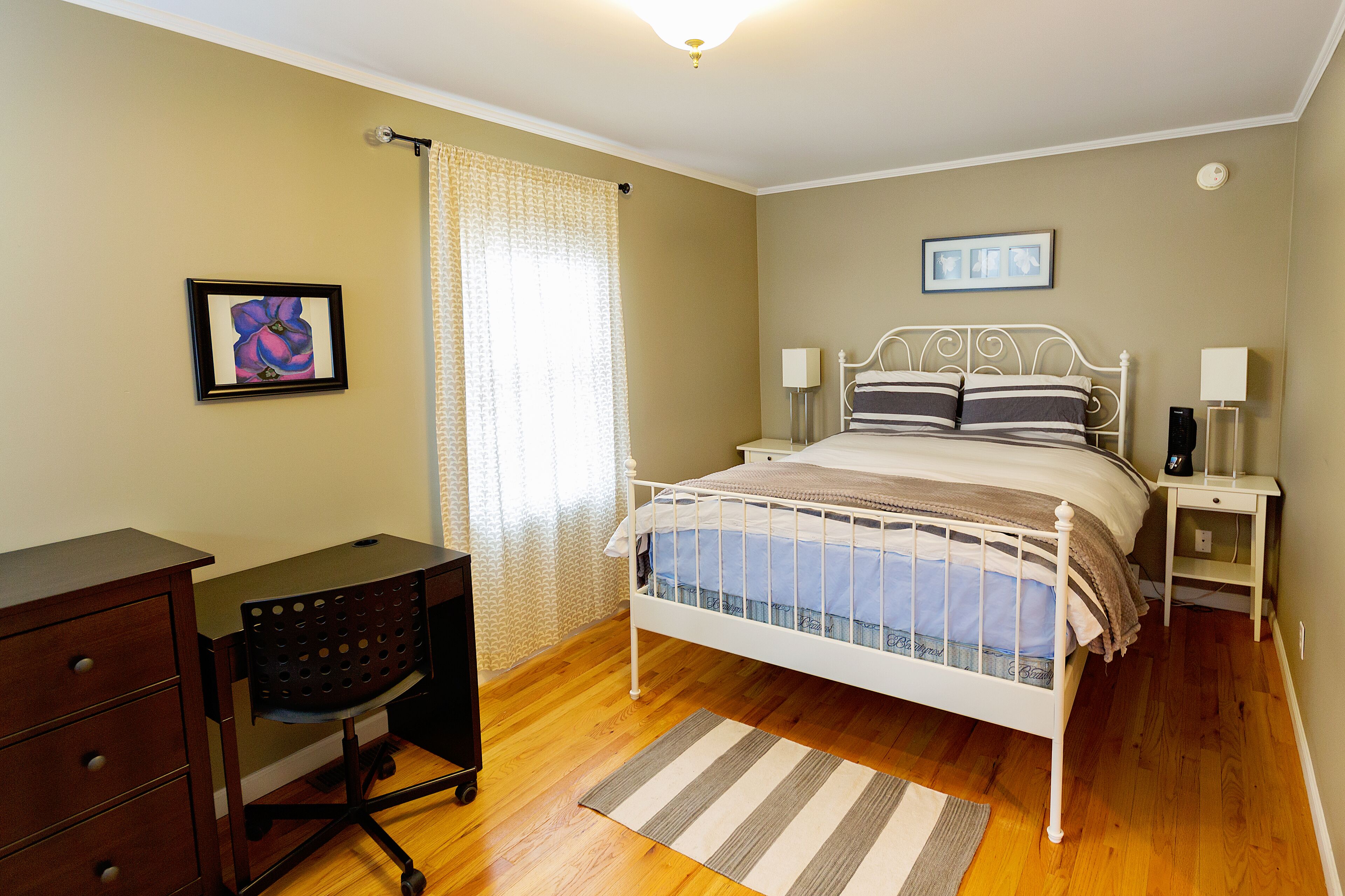 Beautiful Downtown 3 Bedroom/2 Bath Apartment