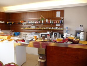 2 restaurants; breakfast, lunch, and dinner served - Hôtel Le Virage (Dakar)