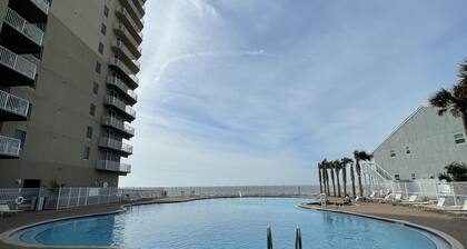 beachfront W/ Balcony Gulf View | Great location | Freshly Cleaned | Free Wifi
