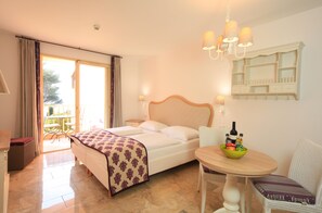 Caja de seguridad en la habitación y decoración personalizada