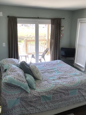 4 bedrooms, free WiFi, bed sheets - Perfect Ocean & Sound Views! We Have a Few 2026 Summer Weeks still available! (North Topsail Beach)