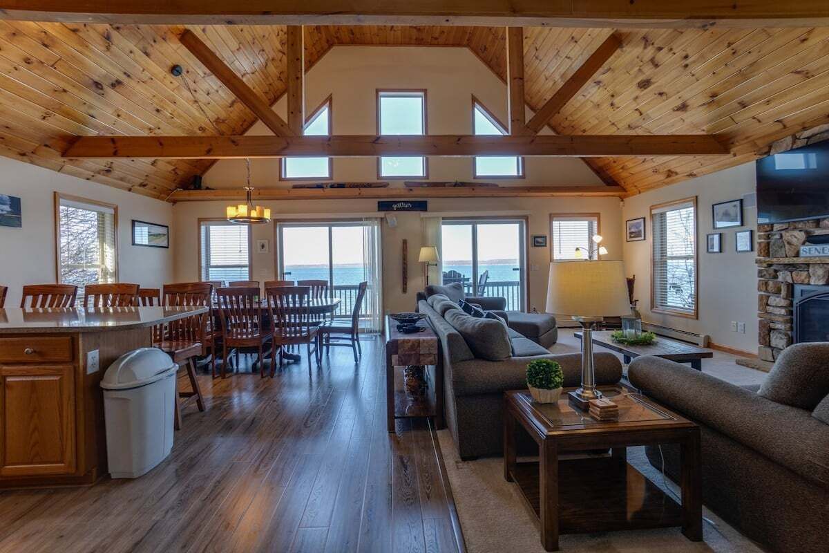 Smart TV, fireplace, video games, DVD player