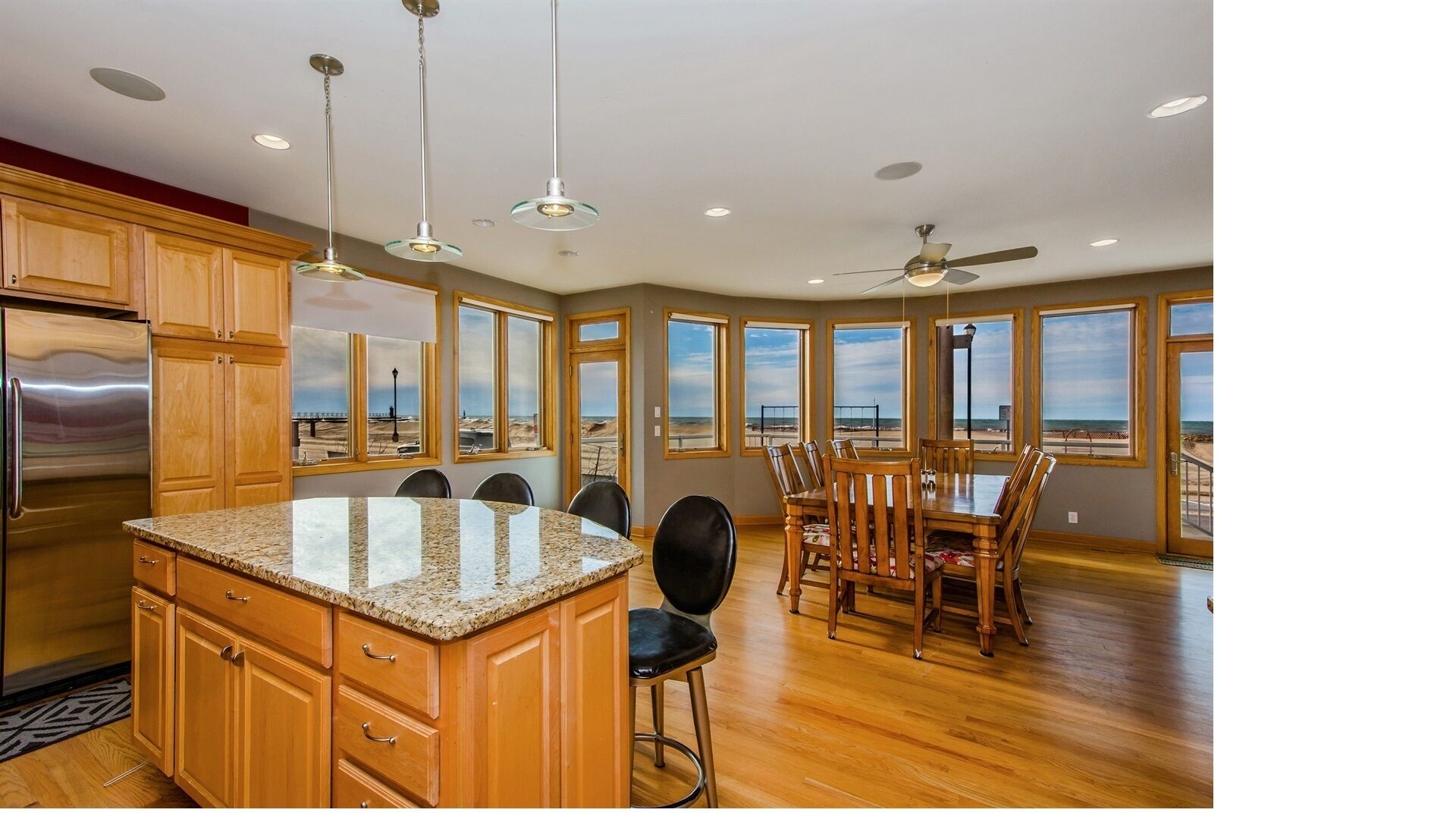 Luxury Beach Home: Great Views of Lake Michigan: 2024 Season Open! Sept 23 Open