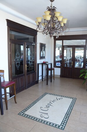 Interior - Hotel El Capricho (Villanueva del Trabuco)