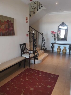 Reception - Hotel El Capricho (Villanueva del Trabuco)