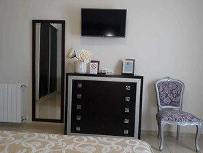 Double Room, Terrace - Hotel El Capricho (Villanueva del Trabuco)