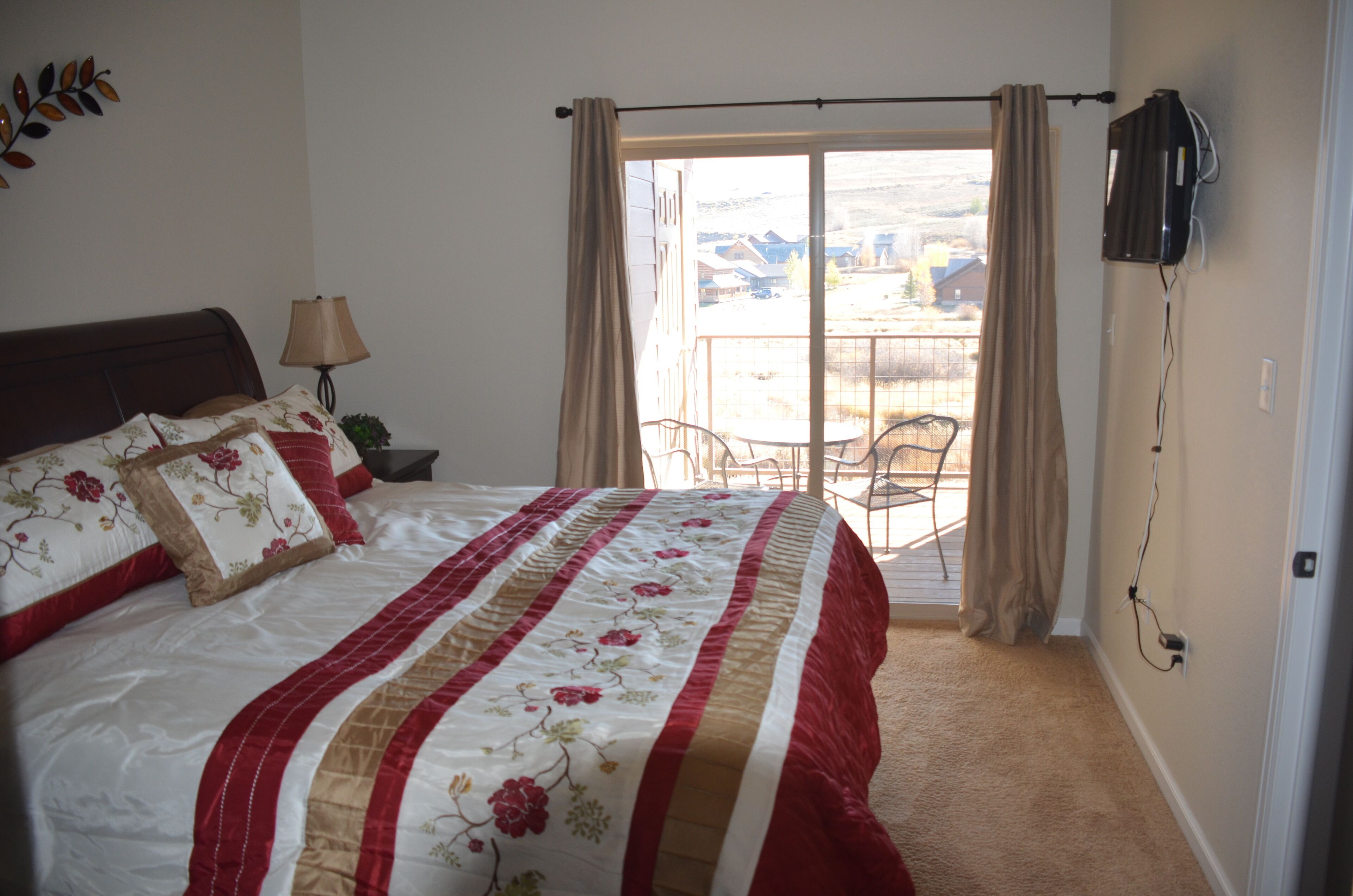 Ski Area Condo With Spectacular Views From 3rd Floor Balcony License #006836