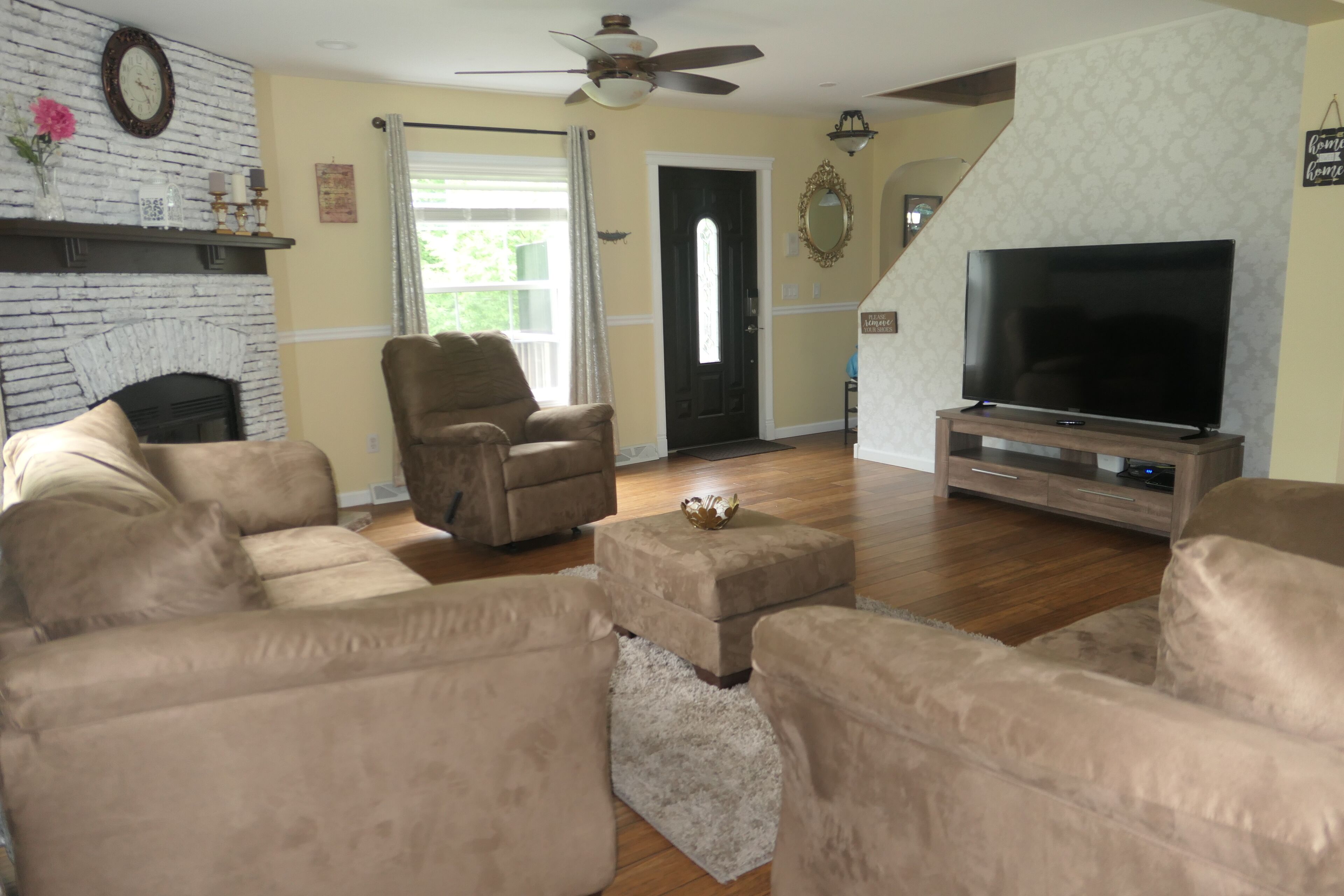 Secluded & spacious home on 5 private acres nr Lake George and Saratoga Springs