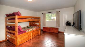 3 bedrooms, bed sheets