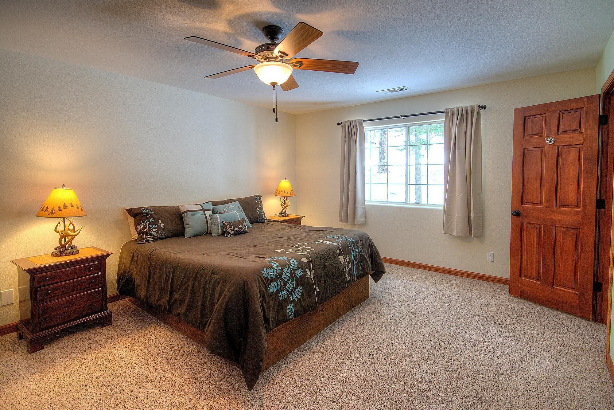 3 bedrooms, bed sheets