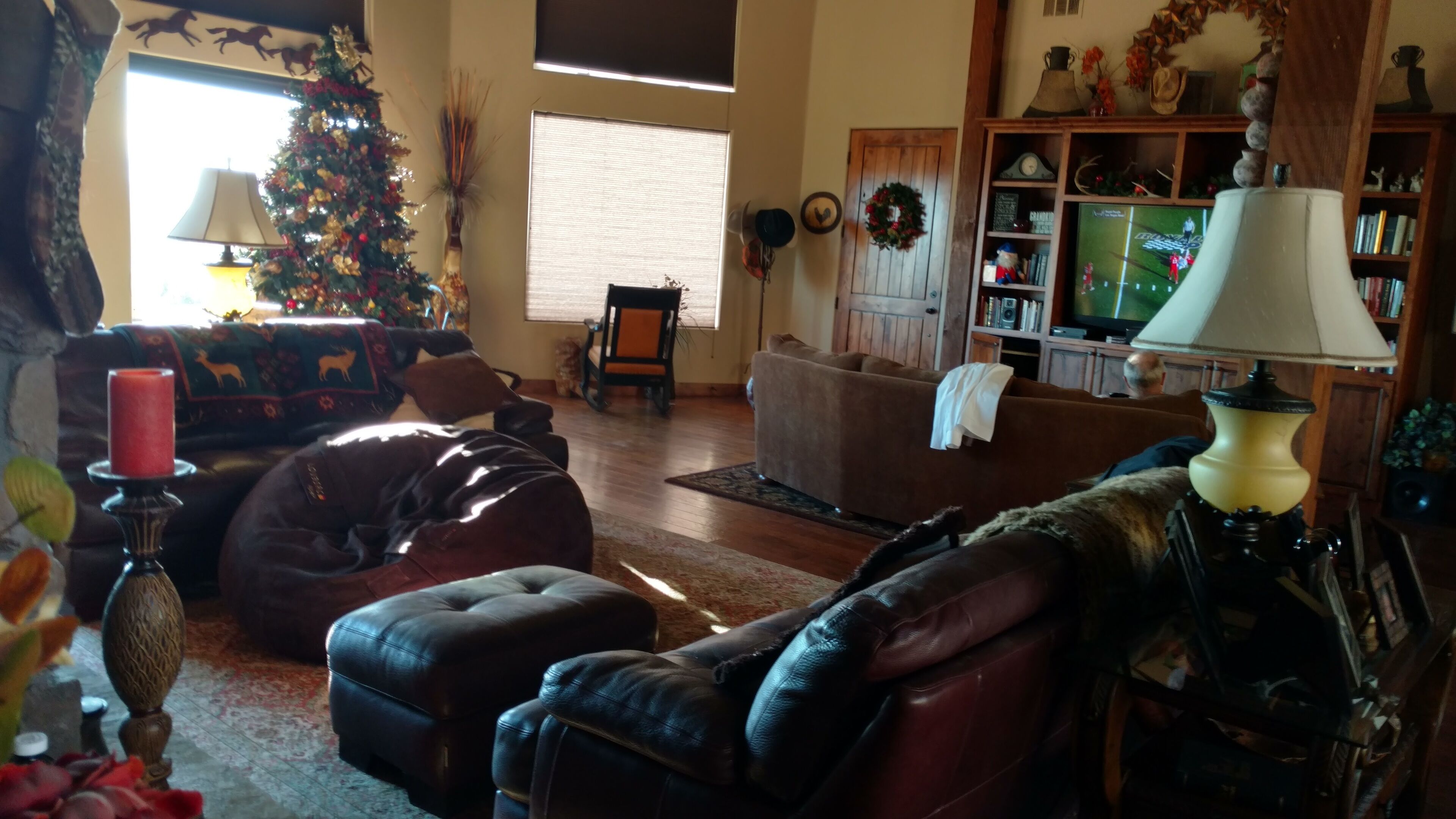 Beautiful quiet ranch retreat on 5 acres with horses, incredible views,