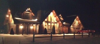 Luxurious Log Home with Mille Lacs Lake Sunrise Views