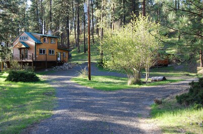 Peaceful, Private Cabin overlooking the Clearwater River. Dbl occ rates