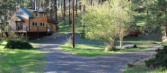 Peaceful, Private Cabin overlooking the Clearwater River. Dbl occ rates