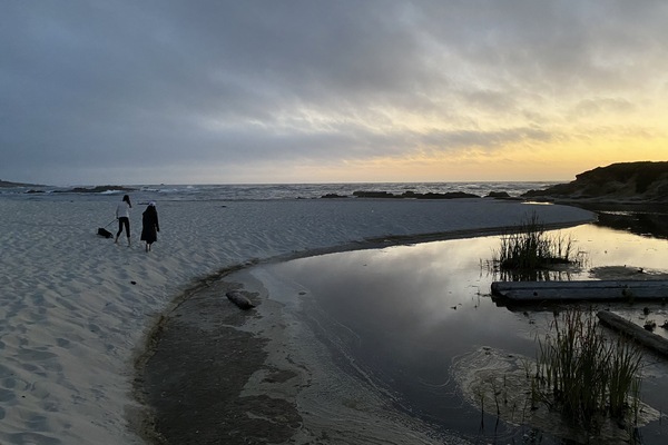 Aurinkotuoleja, rantapyyhkeitä