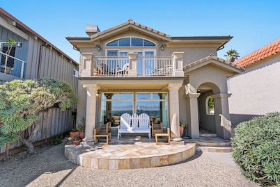 Iconic West Cliff with Views!