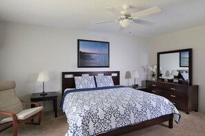 3 bedrooms, desk, iron/ironing board, travel cot