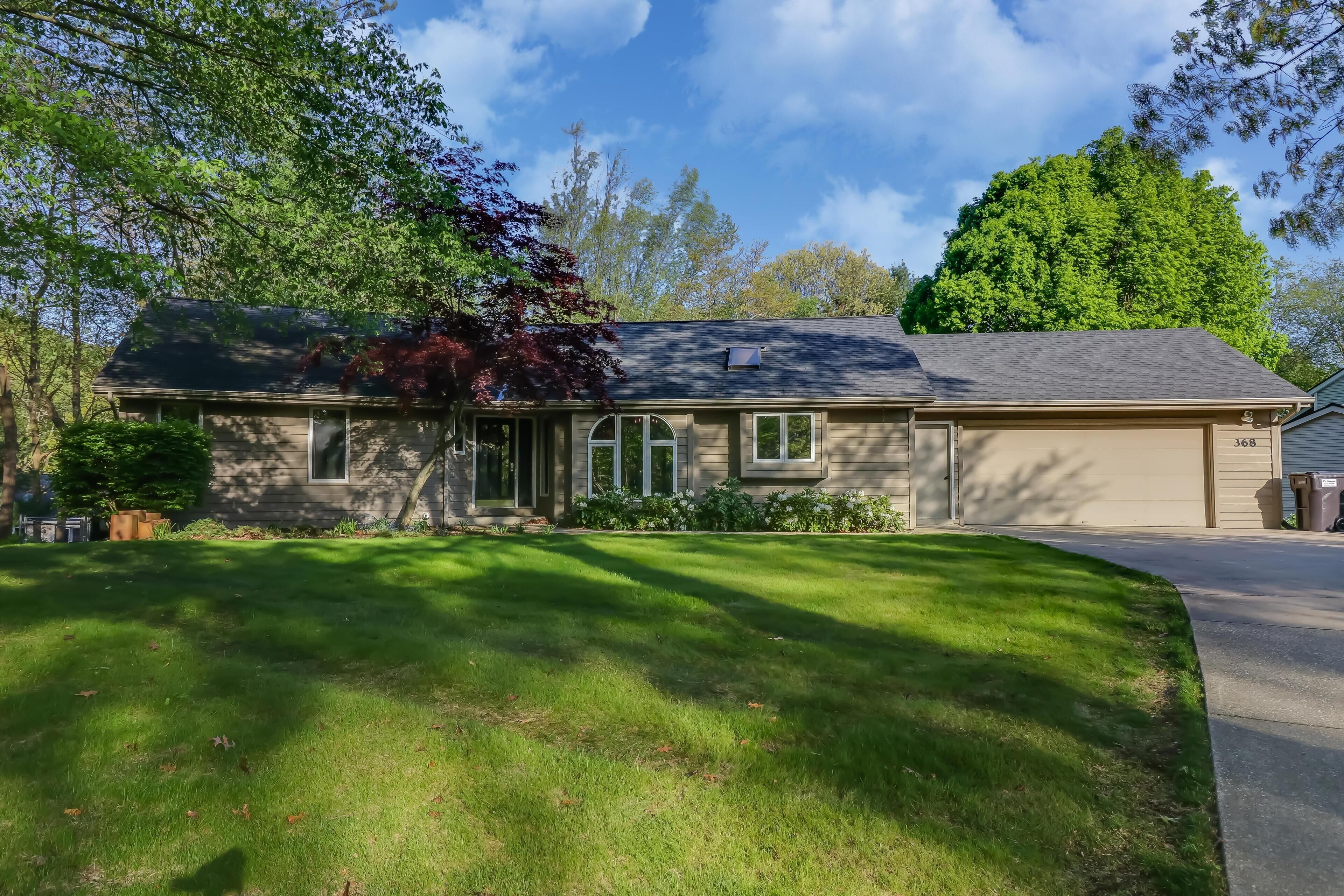 Booking Weekly Rentals 2024 - Sleeps 12,  Spacious 4 br, 3 ba - Next to Lake Mi