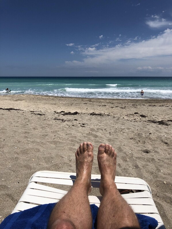Beach nearby, sun loungers, beach towels