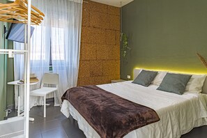 Phòng đôi có thiết kế đặc sắc, quang cảnh đồi núi | Minibar, trang trí khác biệt, trang bị nội thất với thiết kế riêng biệt 