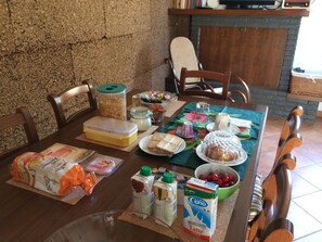 Petit déjeuner en libre-service compris tous les jours