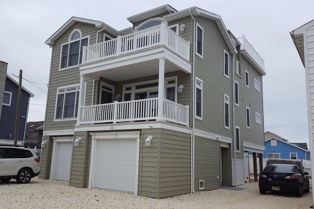 Family Friendly Upper Unit 3 Bed/2 Bath Sleeps 6 Quiet North End Seaside Heights