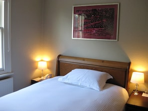 Small Double Room, 1 Double Bed, Non Smoking | Desk, free WiFi, bed sheets