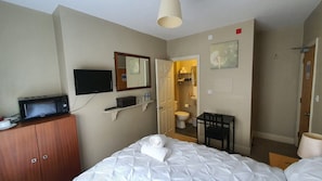 Small Double Room, 1 Double Bed, Non Smoking | Desk, free WiFi, bed sheets