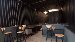 Restaurant - The Prince of Whales Hostel & Bar (Ho Chi Minh City)