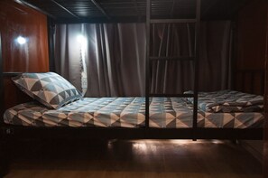 Basic Shared Dormitory, Mixed Dorm - The Prince of Whales Hostel & Bar (Ho Chi Minh City)