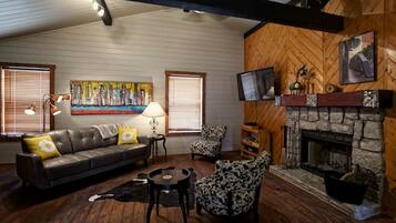 TV, fireplace, DVD player, books