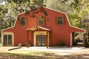 Exterior - Beautiful retreat home 19 acres, Close to  Lone Star Expo Center and Lake Conroe (Conroe)